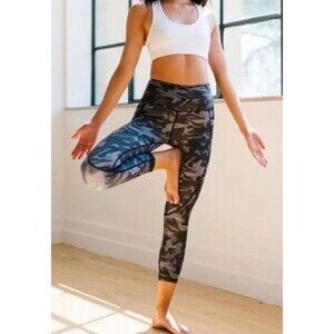 ZYIA Active Women’s Camo Leggings Size 4 Green Gray Workout Yoga Gym